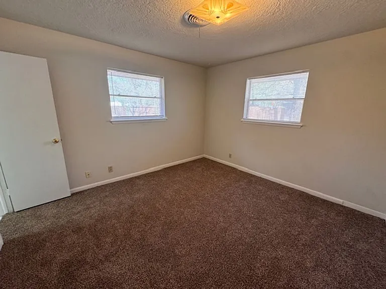 1503 Avondale Dr — Photo 10