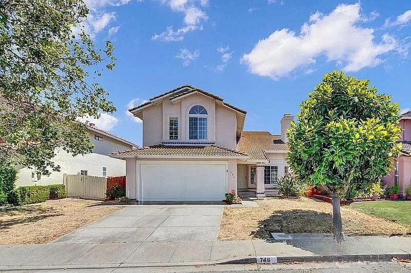 1st image of 746 Catalina Cir