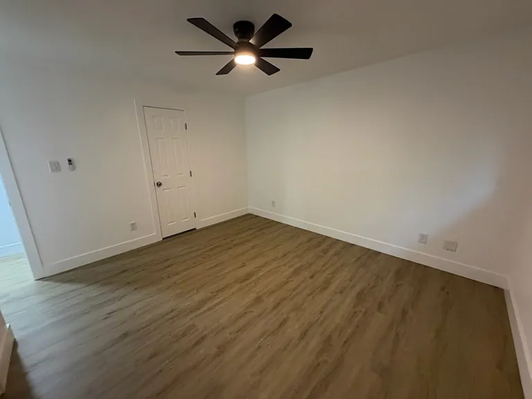 550 Las Palmas Ave — Photo 12