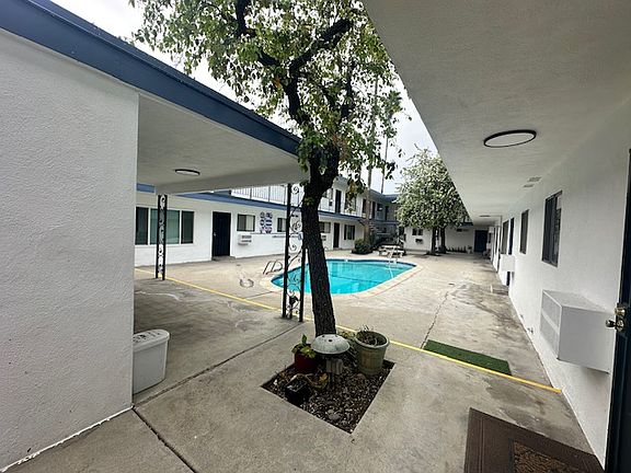 3rd image of 5548 Yarmouth Ave #12A