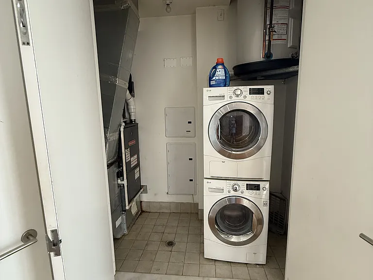 227 Grand St #2D — Photo 1