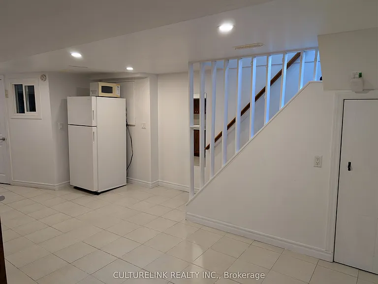 30 Rockport Cres #BASEMENT — Photo 9