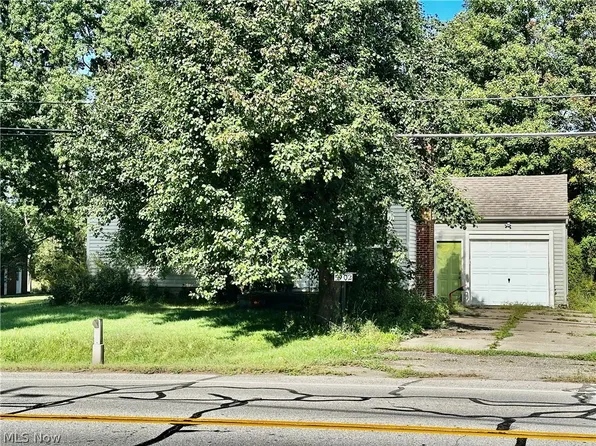 5002 Stow Rd, Stow, OH 44224