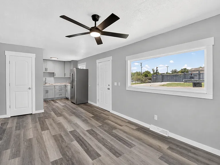 759 Howland Ave #B — Photo 5