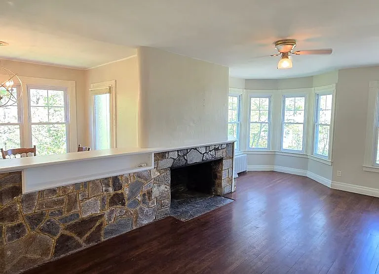 40 Maple Grove Ave #2 — Photo 2