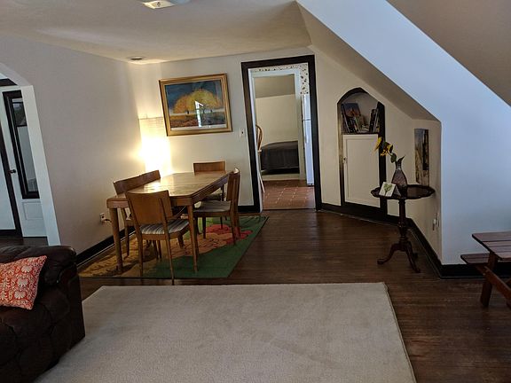 Entertaining/dining room