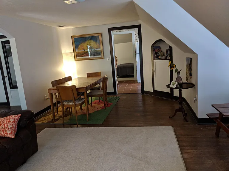 Entertaining/dining room