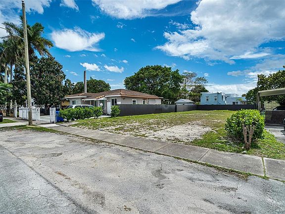 3rd image of 3056 SW 13th St