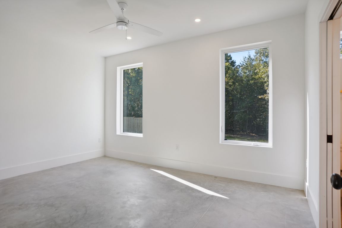 Laura Rd B-014.jpg