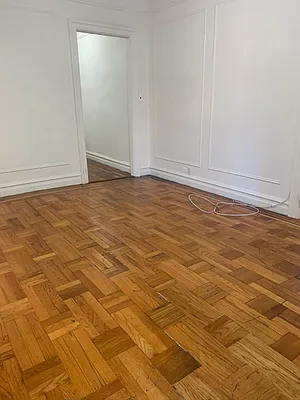 Rented by M.Grossman R.E. Management | media 10