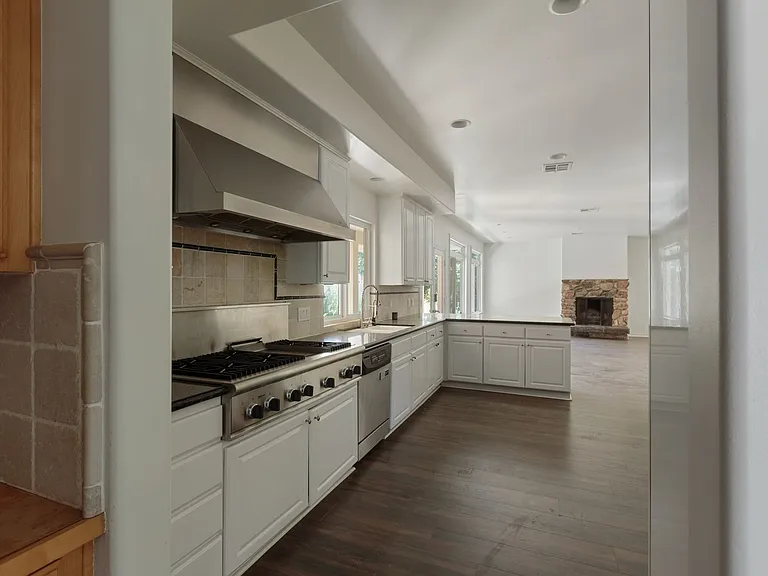 22100 Tiara St — Photo 14