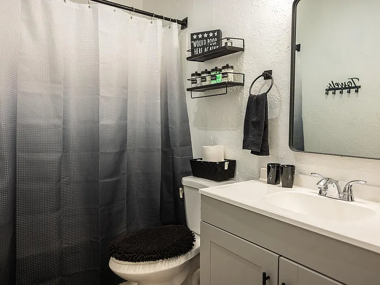 708 Navidad St #B — Photo 18