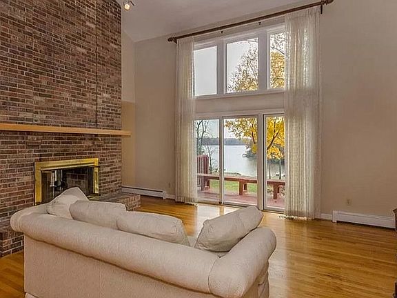 3rd image of 8639 Bay Colony Dr