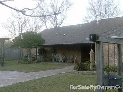 Rear Patio w Fenced in Yard
