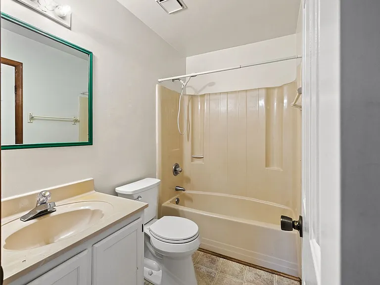 868 Avatar Dr — Photo 31