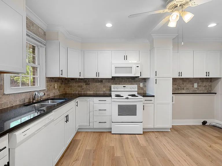 403 Alicia Dr #A — Photo 8