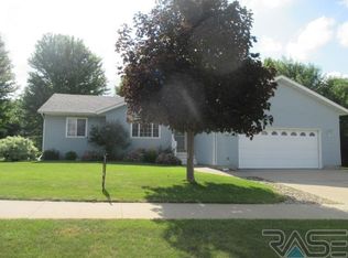 1001 Angel Ln, Canton, SD 57013