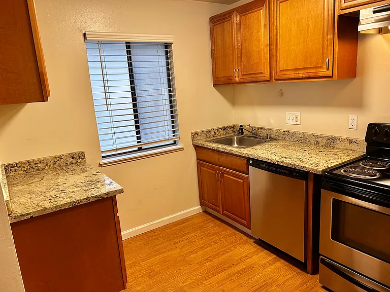 101 Kinross Dr #4 — Photo 47
