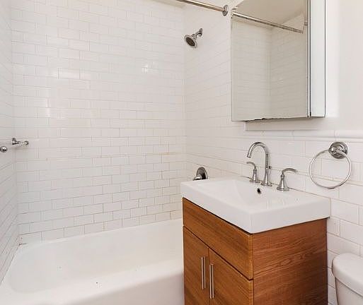 5th image of 35 E 35th St APT 5E