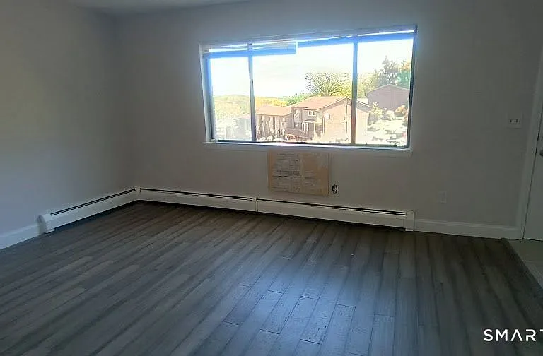 244 Oakville Ave #F — Photo 7