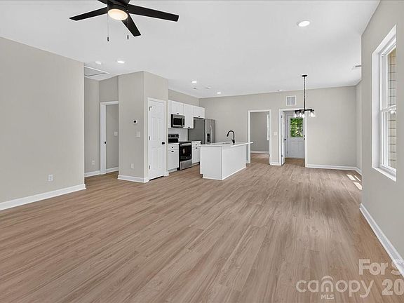 5th image of 1038 Grady St