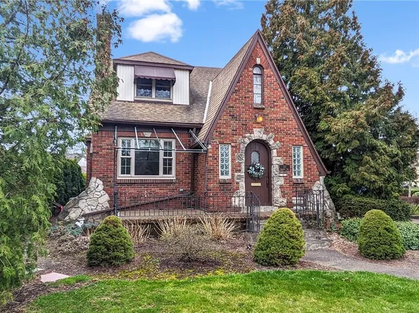 33 Deerhurst Park Blvd, Buffalo, NY 14217