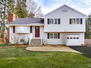 641 Campgaw Rd, Mahwah, NJ 07430