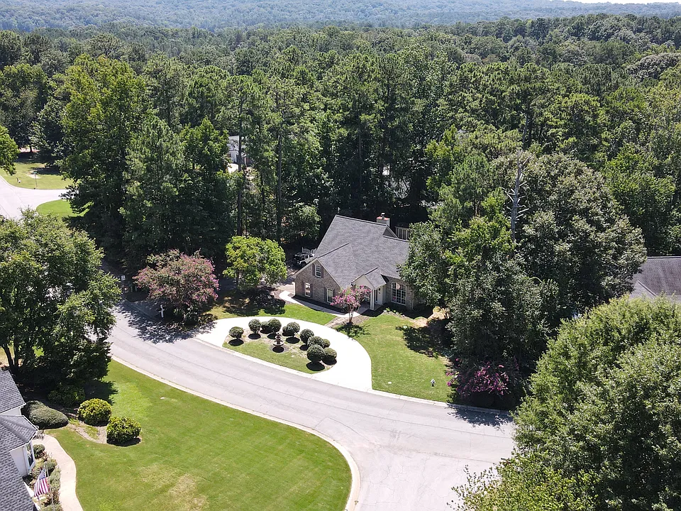 1750 Huntington Hill Trce
