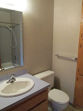4th image of 912 Grenz St