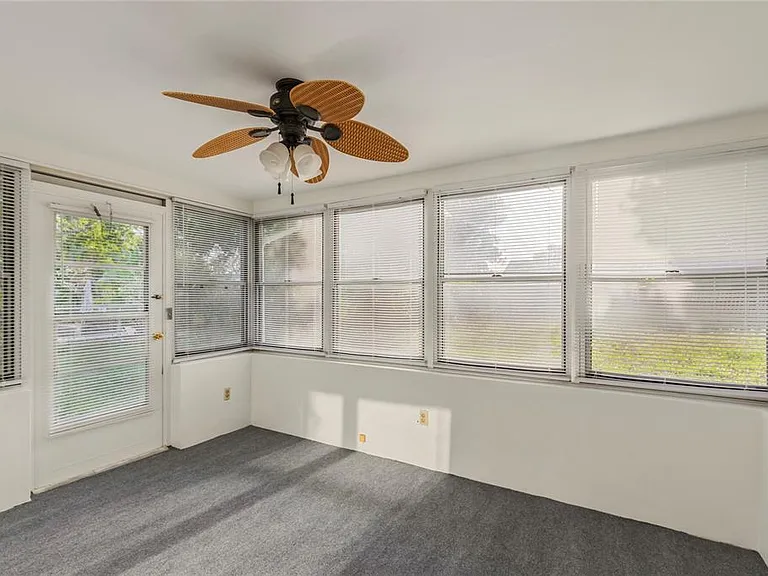 1248 Lazy Lake Rd W — Photo 14
