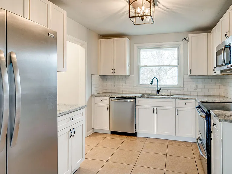 539 Northcrest Dr — Photo 10