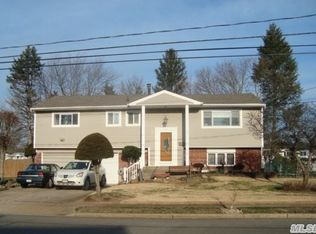 107 Old Country Rd, Deer Park, NY 11729