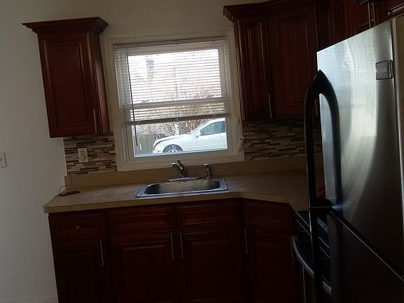 2nd image of 139 9th St