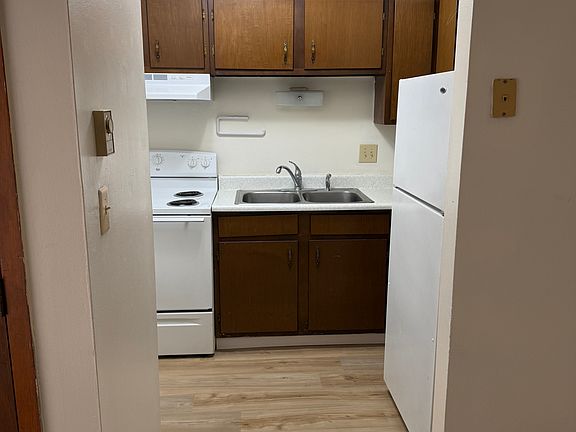 2nd image of 80 Ryder Ct #3