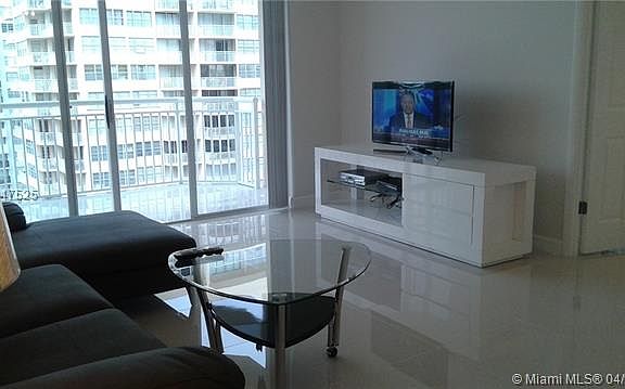 3rd image of 18021 Biscayne Blvd APT 1202