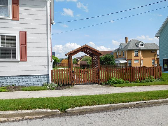 3rd image of 111 N Somerset St