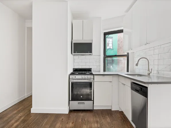 332 E 4th St, New York, NY