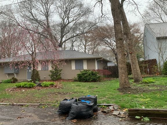 3rd image of 191 Moriches Ave