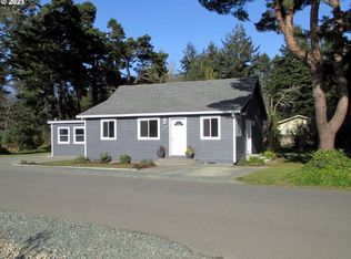 89 North Ave SE, Bandon, OR 97411