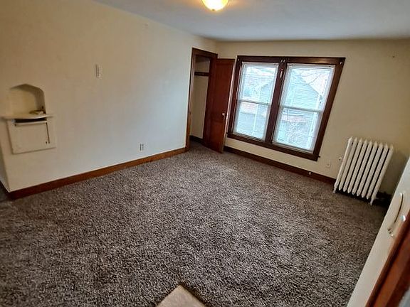 5th image of 619 W 16th St #4