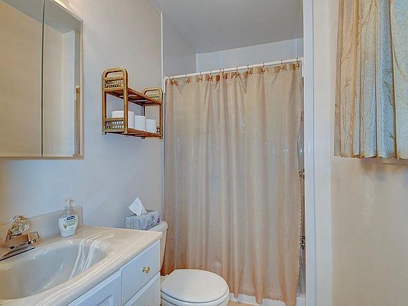 5th image of 301 Richardson St
