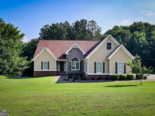 725 Lincoln Dr, Winder, GA 30680