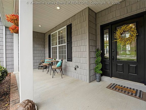 3rd image of 305 Wynterhall Ln