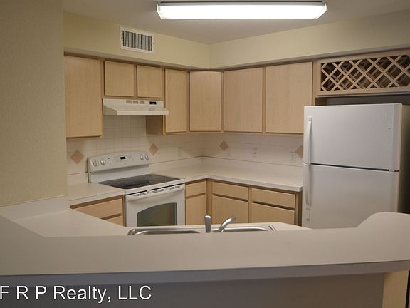 4th image of 829 Camargo Way Unit 211