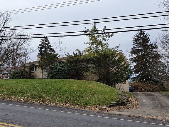 3rd image of 546 Greenleaf Dr