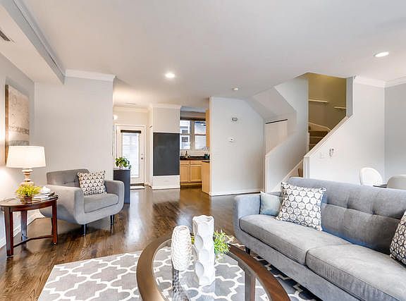 3rd image of 1714 W Belmont Ave APT A