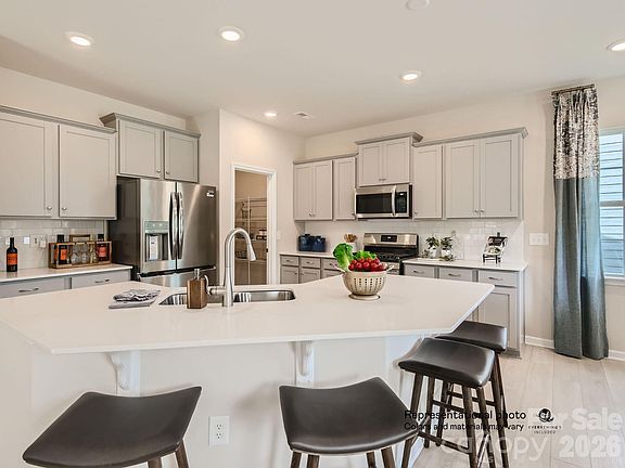 4th image of 1123 Coopers Ct #192