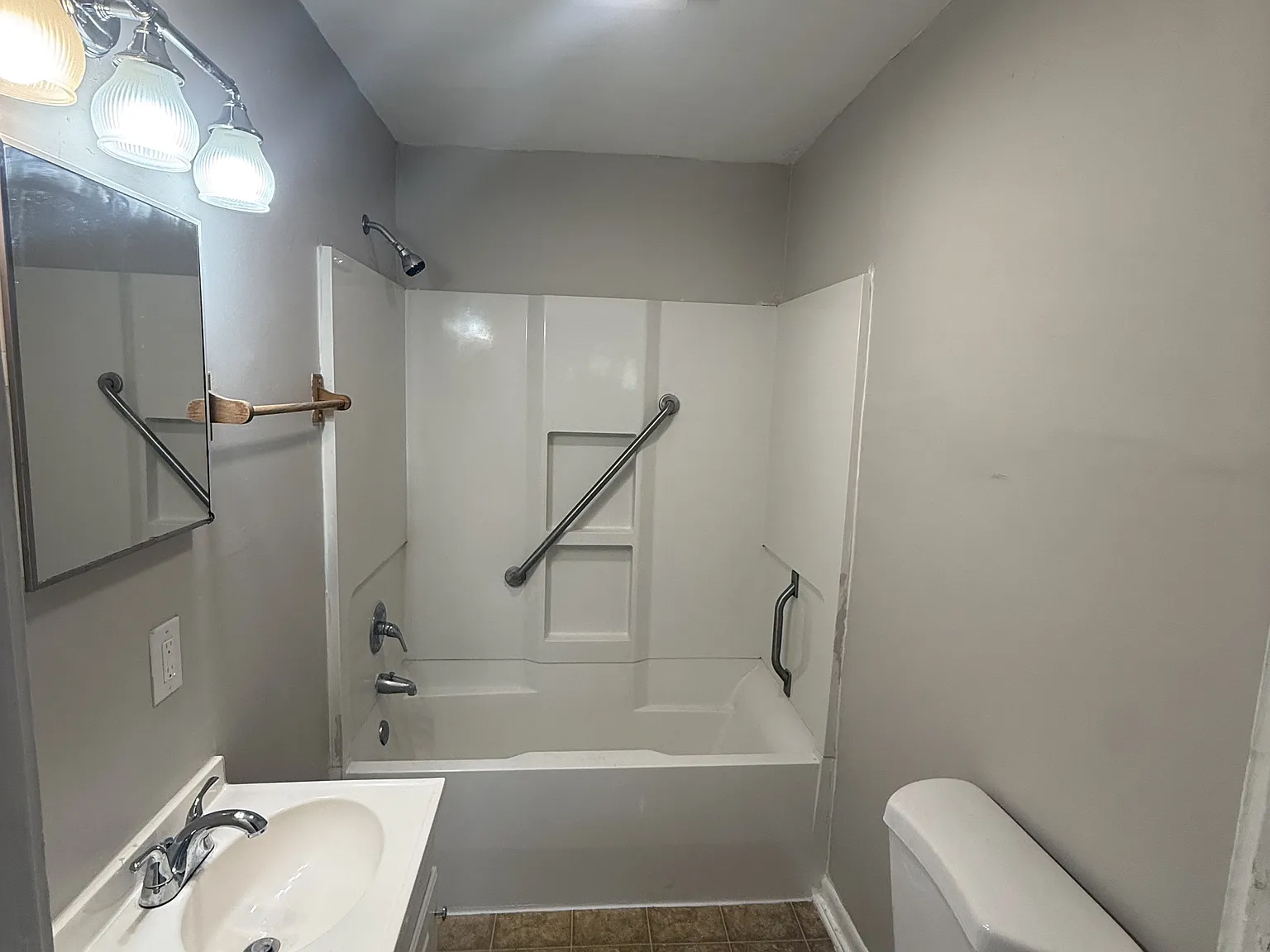 1128 W 10th Street - 1 — Photo 3