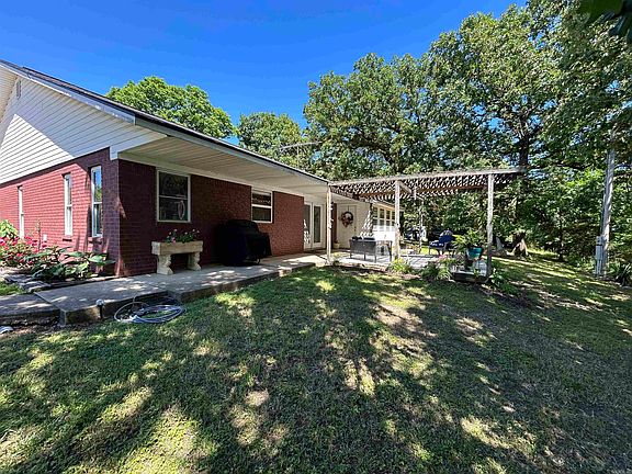 5th image of 104 Oak Forest Ln