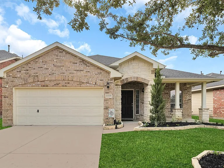 15319 Tupelo Dr — Photo 1